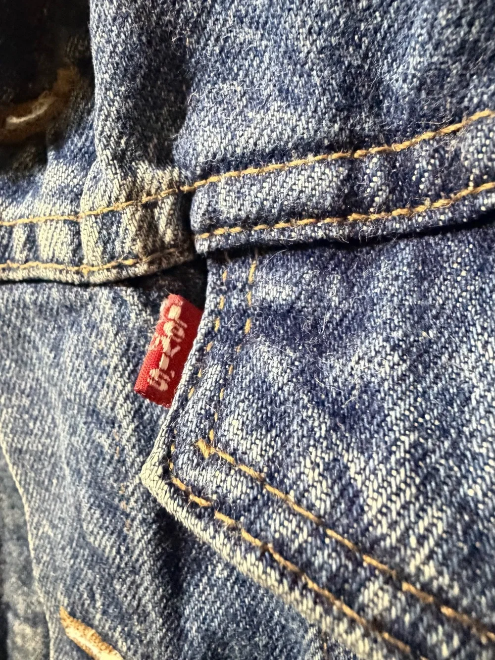 Vintage Levi’s Denim Trucker Jacket Blanket Lined Tan Collar USA Medium 75590239